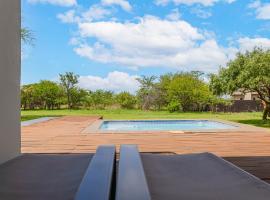 Bush Lodge Zebula 82 - 2 x 2B Chalets, hotel in Warmbaths