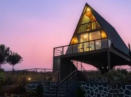 StayVista at Peak & Paddle with Lake View