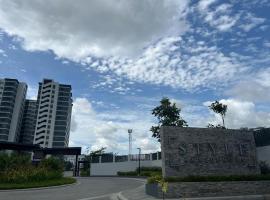 Cozy Condo with Balcony Pool View, Hotel in Iloilo City