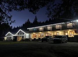 Райски кът “Еленова поляна”, hotel u gradu 'Dobărsko'