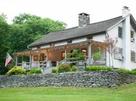 Historic Winery Farmhouse by Lake
