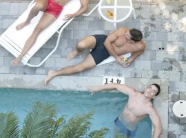 Pineapple Point Guesthouse & Resort - Gay Men's Resort, hotel cerca de Museo de arte de Fort Lauderdale, Fort Lauderdale