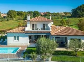 Modern villa Grgo with pool and jacuzzi in Tinjan