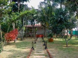 Eco Serenity Pet-friendly Charming 2-BHK Villa With Lush Garden, Gazebo, Private Pool & Open Dining Close to Nandi Hills, Hotel in Nandigunda