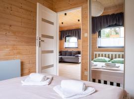 Domki Maryla - Komfort i Cisza przy Lesie, hotel in Ostrowo