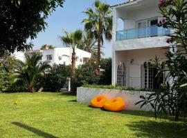 Entire villa with sea view - Bouznika Plage David, khách sạn ở Bouznika