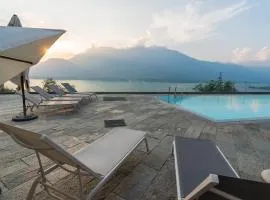 Gardenia stunning lake view