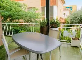 Next to the sea 20' from Barcelona