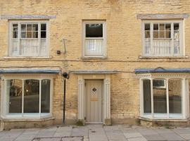 Luxury Cotswolds Townhouse with Scandinavian Soul, Hotel in Chipping Norton