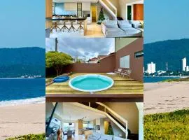 Casa Completa com Piscina Churrasqueira Wi-Fi a 300m da Praia Acomoda 10 Pessoas, 3 Quartos com Ar-Condicionado