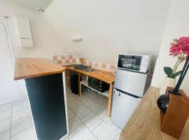 Appartement lumineux garage privé centre-ville, hotel a Gaillon