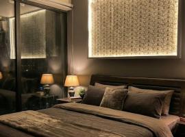 Orbit , 1 BR Penthouse , Self Check IN , DHA, מלון בלאהור