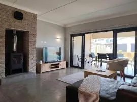 Langdown Loft - Central 3BD Townhouse