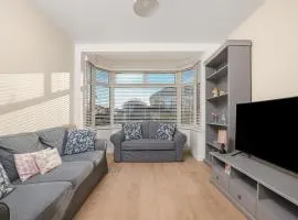 Driveway Spacious 3 Bedroom Home in Greenford