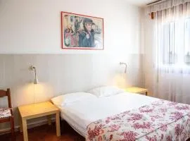 Downtown apartment by the beach