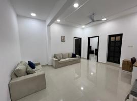 Your Cozy Stay in Bahrain, hotel i Jurdāb