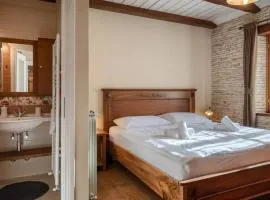 Rustic villa Banko with grill in Tinjan