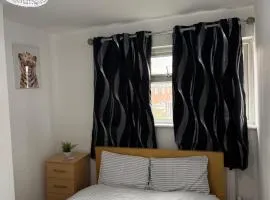 Spacious Double Room - Central Dartford