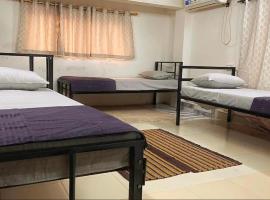 Zion Backpackers Hostel, hotel dengan parkir di Guwahati