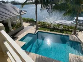 Villa del Mare - Waterfront Villa
