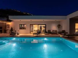 NEW! Villa Bella Ciao: A Stylish 3-Bedroom Retreat with Spectacular Split and Sea Views