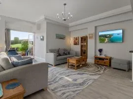 Manor House Apartment - Pool, Gardens and Parking Torquay