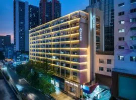 Shenzhen Futian Huaqiangbei Pedestrian Street Atour Hotel