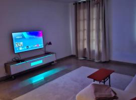 Appartement 5 personnes de 70m2 en résidence calme avec parking sous surveillance caméra، فندق في أفالون