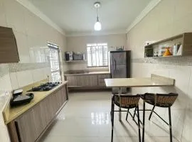 Casa espaçosa - 4 quartos - Caçari