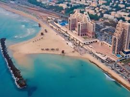 Luxury apartment on the beach with sea view by Almog Beach Haifa, hotel v destinaci Haifa