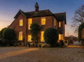 House & Annexe Sleeps 18 Heated Pool