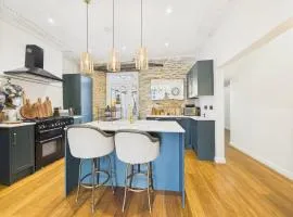 Beautiful Georgian Apartment | Near Falmouth Town Centre | Walk to Shops + Pubs & Restaurants