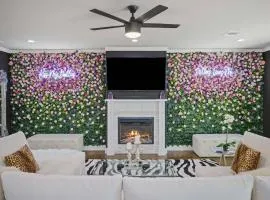 Queen's Landing Luxe New Glam Home in Dallas