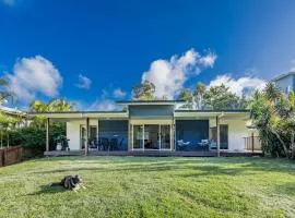 Bayview - Three Bedroom, Family & Pet Friendly Coastal Getaway in Agnes Water