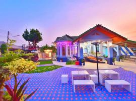 RungrueangPoolvilla รุ่งเรืองพูลวิลล่า: Sattahip şehrinde bir otel