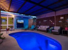 Heated Pool, Pets Friendly Beach Bungalow