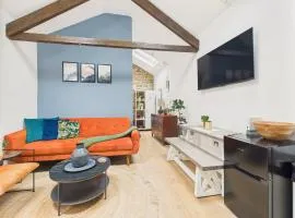 Stylish Central Studio with Parking