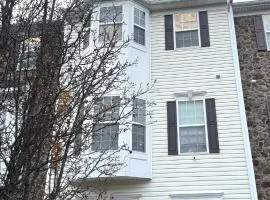 Large 4-Bedroom Entire Home with Two Living Rooms