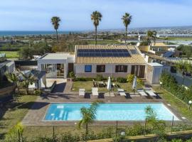 Villa Alicudi - Luxury Seaside con Piscina, hotel a Cava dʼAliga