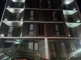 Land Park Hotel