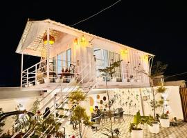 Friends Villa，位于古尔冈的别墅