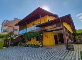 Suítes confortáveis para família de até 3 adultos e 1 criança，位于邦巴斯的酒店