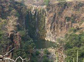 Staeg Dharashray Farm, Hotel in Indore