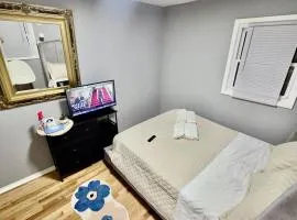 Bright & Comfortable Private Room -Shared Bathroom