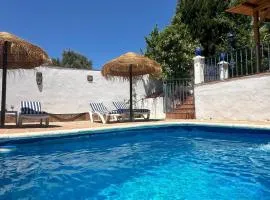 Villa vistas al lago with private pool