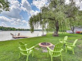 Lakefront Home with Hot Tub and Dock, Hotel in Coloma