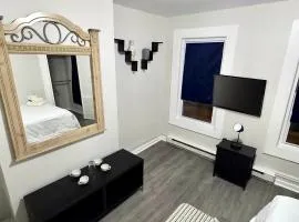 Bright Private Room Shared Bathroom