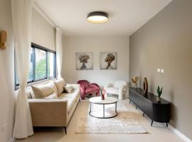 Luxury Point TLV, Hotel in Giv‘atayim