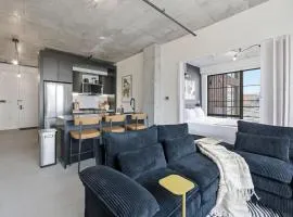 Modern Luxe 2BR Escape, City Views, 1 stop to NYC