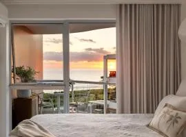 Ocean View Retreat Azure Beachfront Bliss